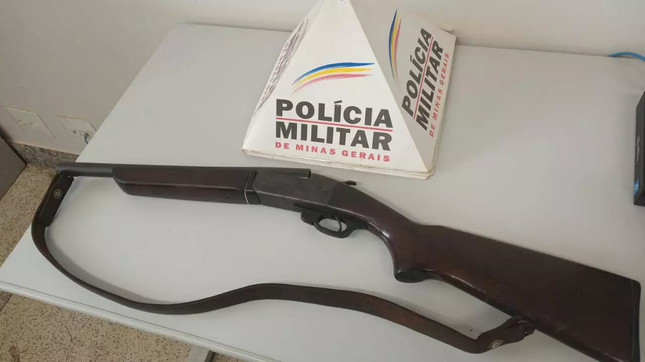 Polícia Militar prende autor de disparo de arma de fogo e posse ilegal de arma de fogo na região de Macaúbas